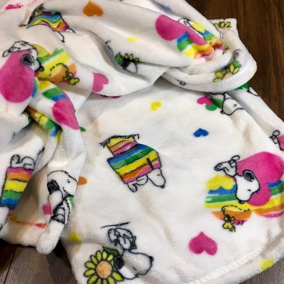 Snoopy Peanuts Love Throw Blanket - Picture 4 of 4